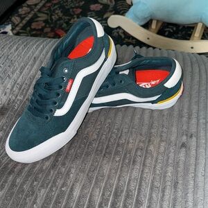 Vans Suede Low Top Sneakers